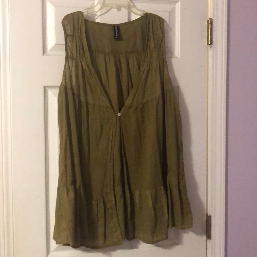 Sleeveless Shaw Button Up